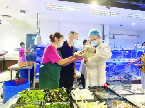 万州区开展双节期间食品安全执法监督抽检 守护舌尖上的法律防线